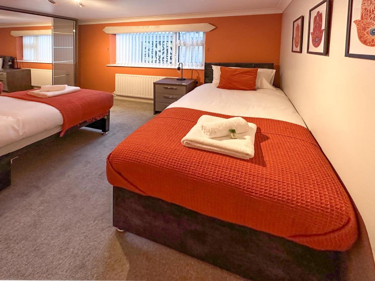 Blunsdon Lodge - Spacious Bungalow, High Speed Wi-Fi, Free Private Parking, Garden Суиндон Экстерьер фото
