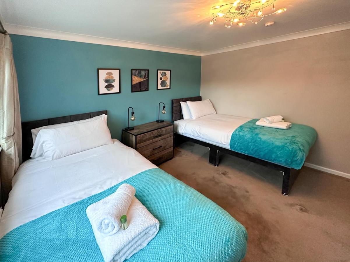 Blunsdon Lodge - Spacious Bungalow, High Speed Wi-Fi, Free Private Parking, Garden Суиндон Экстерьер фото