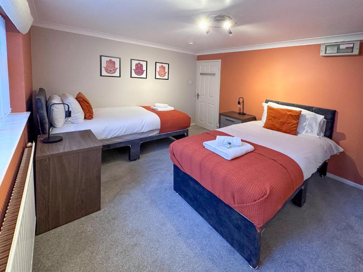 Blunsdon Lodge - Spacious Bungalow, High Speed Wi-Fi, Free Private Parking, Garden Суиндон Экстерьер фото